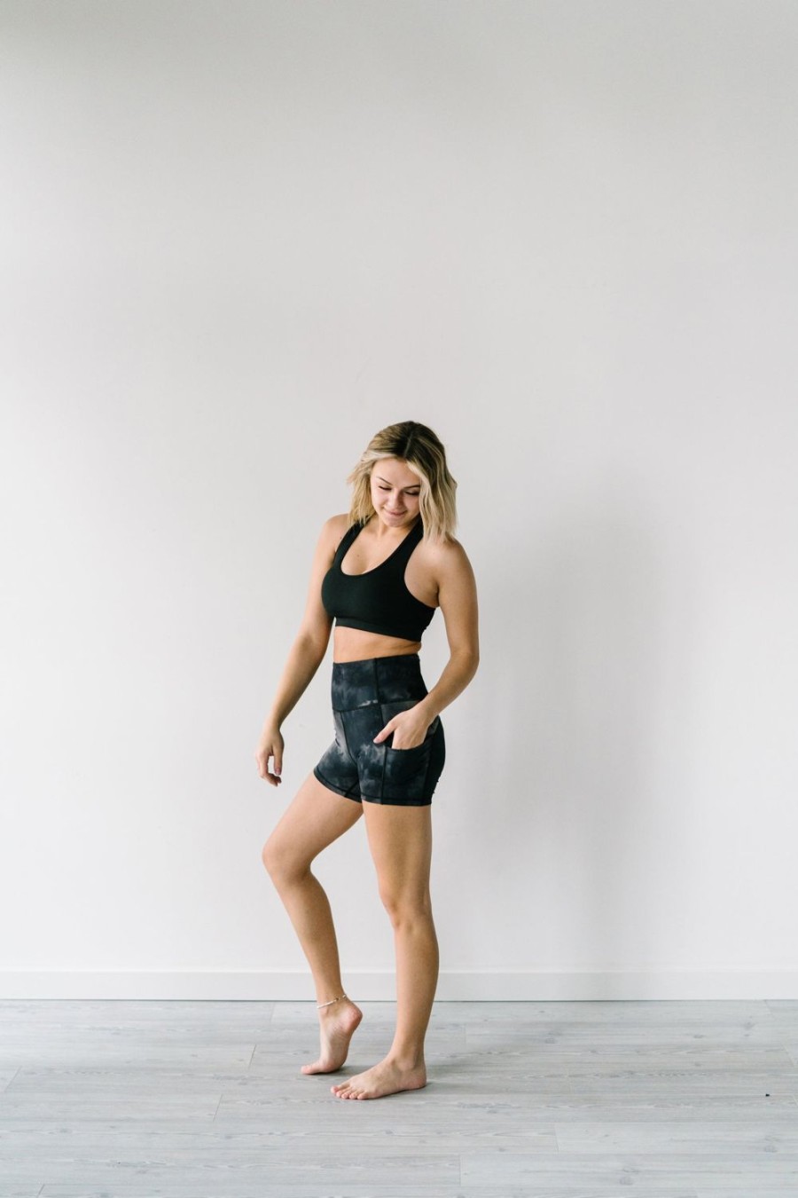 Bottoms Maven Thread | Biker Shorts - 4'' - Black Tie Dye | Mt Luxe