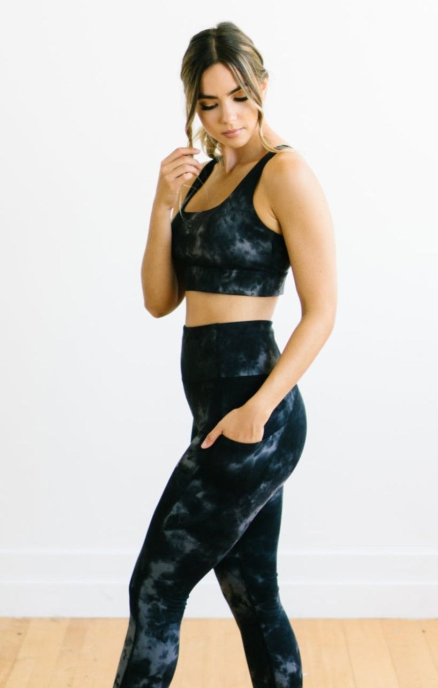 Tops Maven Thread | Fearless Sports Bra - Black Tie Dye | Mt Luxe